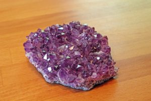 pierre-couleur-violette